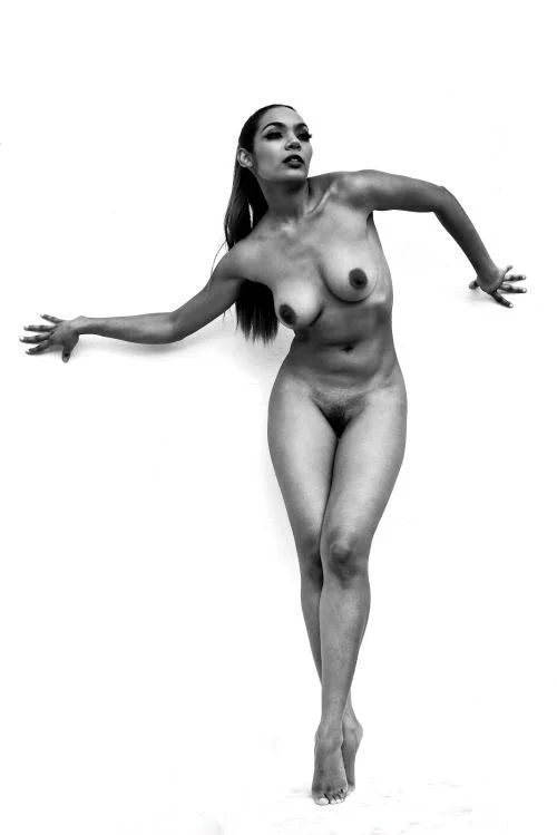 Ню #брюнетки #ЧерноБелое #соски #сиськи #грудь #сиськи #ложбинка #секси#яркая, грудь, сиськи, соски