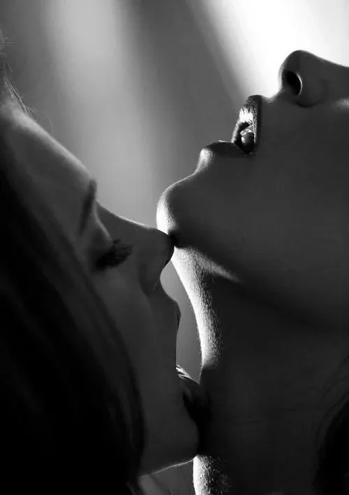 Ню ЧерноБелое, Черно белое