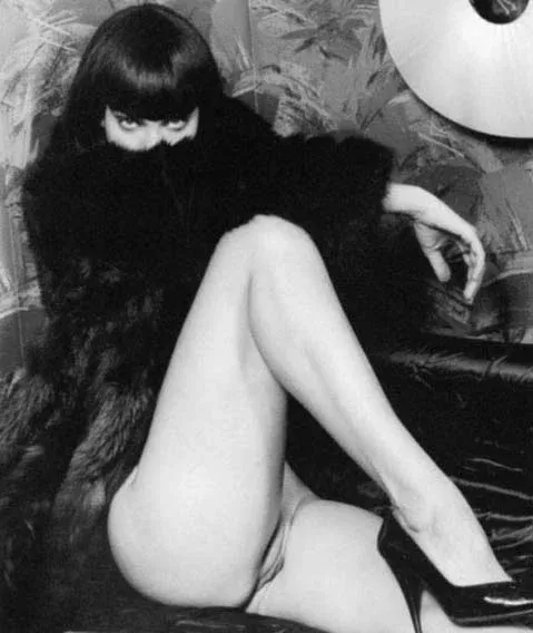 Ню ЧерноБелое, Черно белое