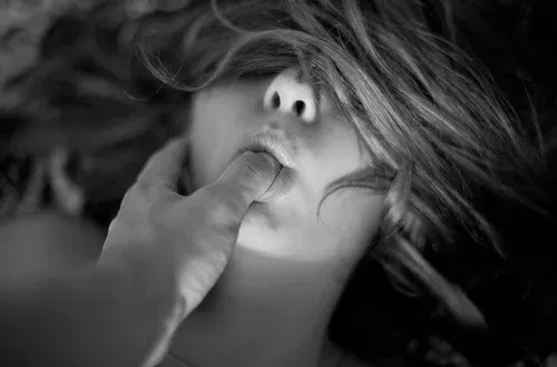 Ню ЧерноБелое, Черно белое