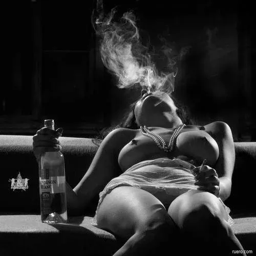 Ню :
#ЧерноБелое, Черно белое