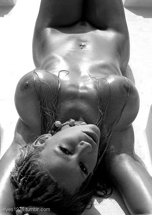 Ню #ЧерноБелое #! #
: глаза : @глаза, Черно белое