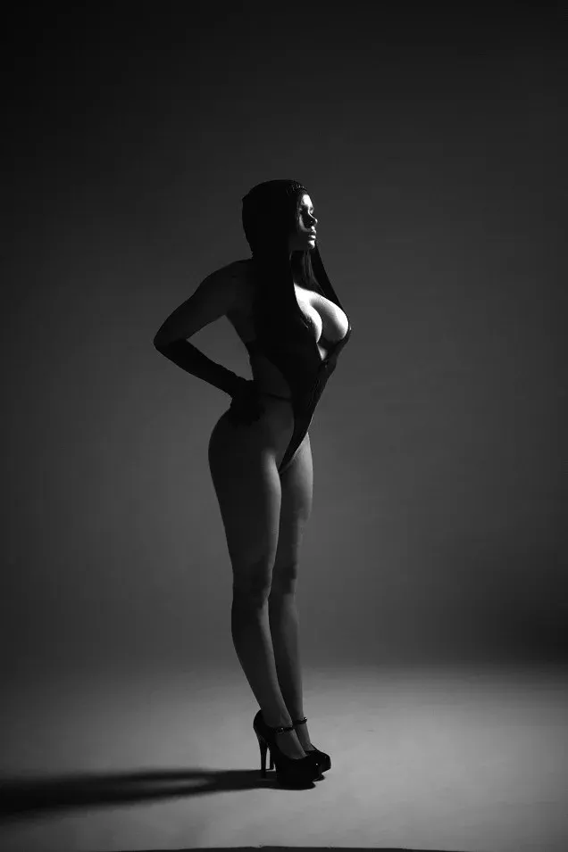 Ню #ЧерноБелое #ложбинка #ноги, Черно белое