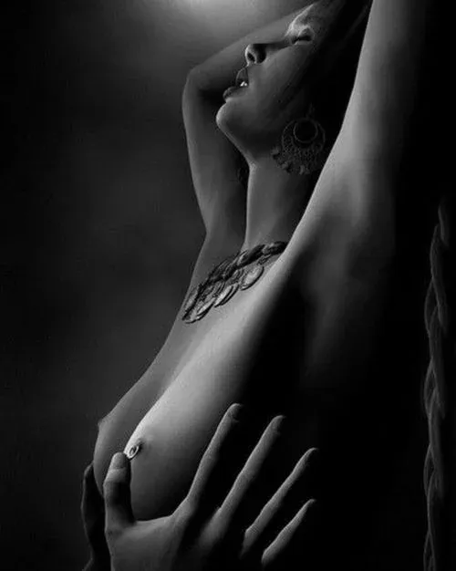 Ню #ЧерноБелое #соски #сиськи #грудь #сиськи #секси#глаза#сиськи, грудь, сиськи, соски