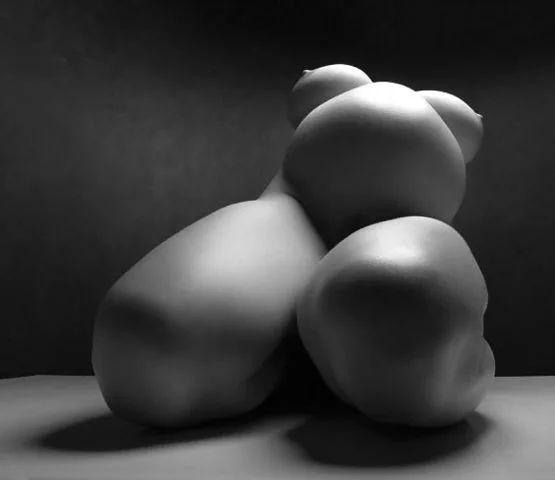 Ню горячее : бельефетиш
#горячее #ЧерноБелое, 