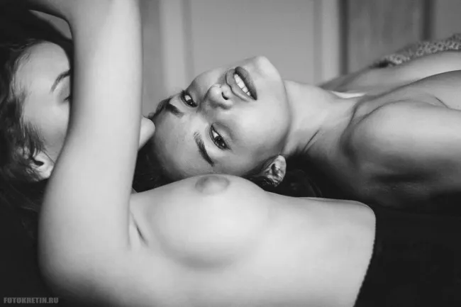 Ню #грудь #лесбиянки #яркая#горячее #секси #ЧерноБелое, горячее, грудь, лесбиянки, секси, ЧерноБелое, яркая