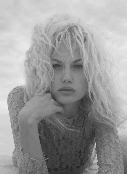 Ню #идеальные, Черно белое