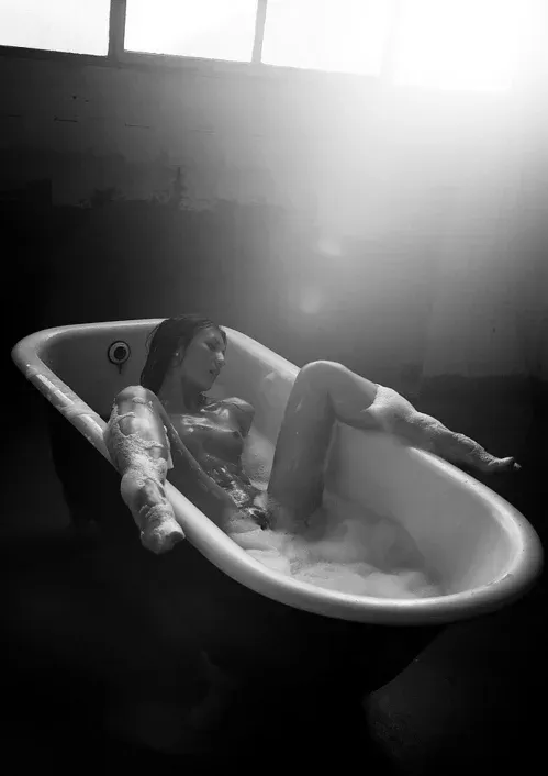 Ню #мокрая #мокрая #мокрая #глаза#горячее#ЧерноБелое, мокрая