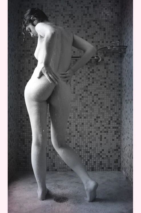 Ню #мокрая #мокрая #мокрая#брюнетки#ЧерноБелое#горячее, Брюнетки, мокрая