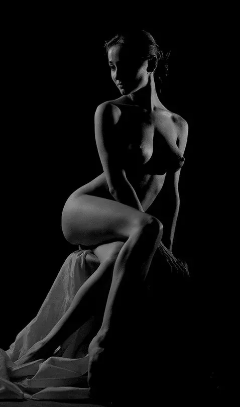 Ню ПростоИдеально, Черно белое