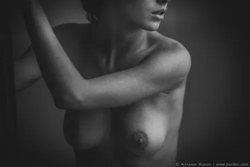 Ню ПростоИдеально, Черно белое