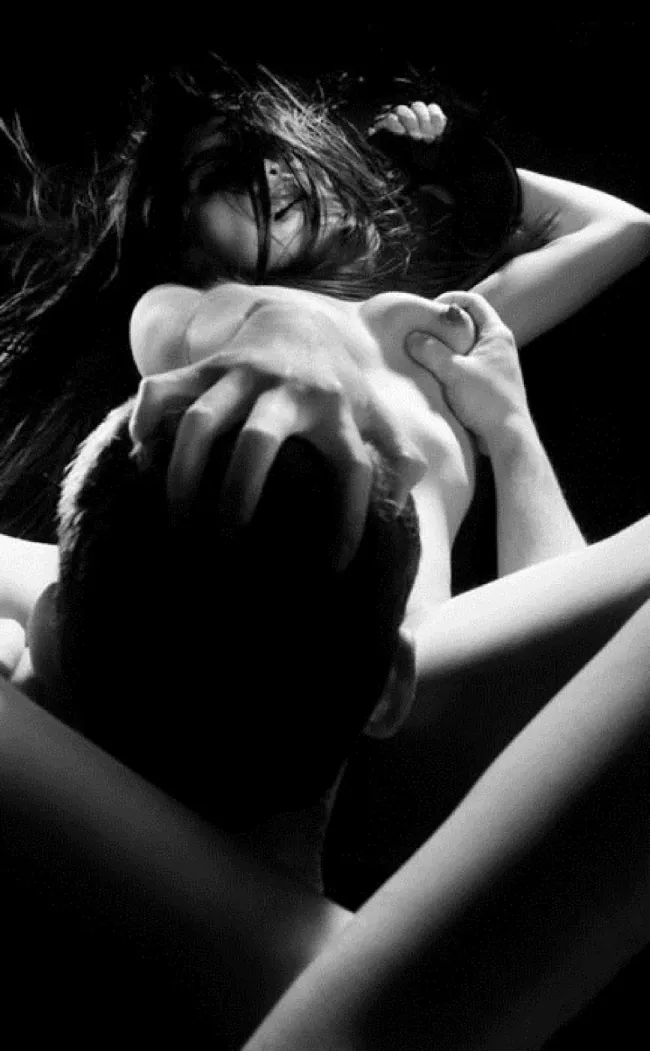 Ню - Put Em Up, Черно белое