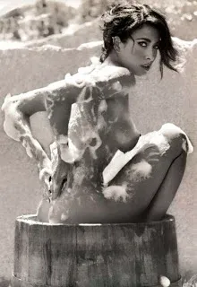 Ню сиськи, сиськи мокрая ЧерноБелое секси, мокрая, сиськи