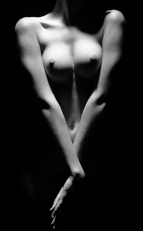 Ню яркая , грудь, ЧерноБелое , секси......., грудь