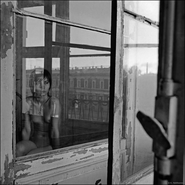 Отражения (Дина у окна). Мойка, С.-Пб., 