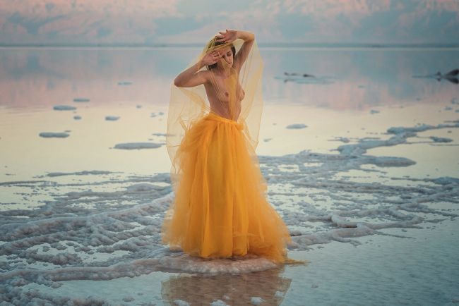 Ph: Alex Tsarfin. Md: Izabella W., 