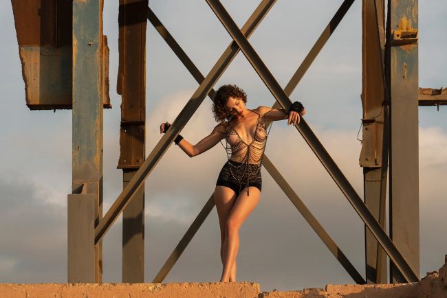 Ph: Alex Tsarfin. Md: Yaroslava R., 