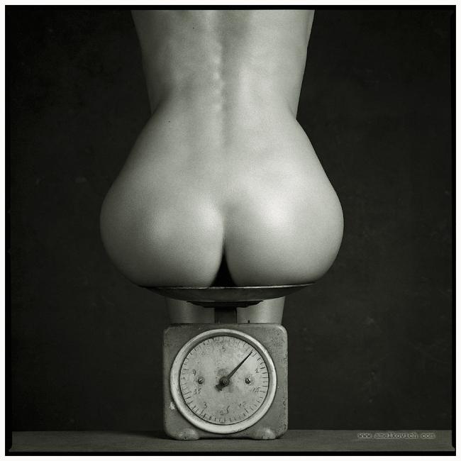 Photographer: Igor Amelkovich. Weighing 5. Camera: Hasselblad 503CW., Photographer: Igor Amelkovich. Weighing 5. Camera: Hasselblad 503CW.,