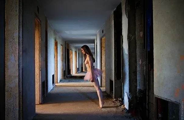 Photographer Pini Hamou, Erotique