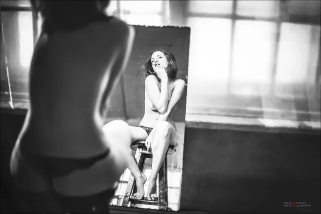 "Mirror", зеркало