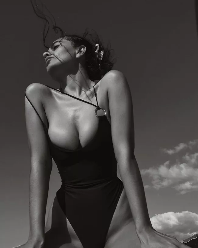 Model Miss Nairagishian., Erotique