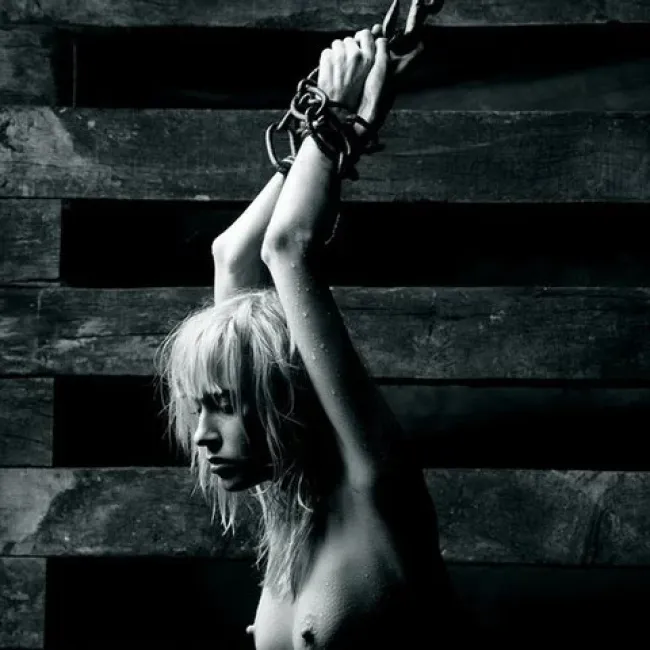 Ню ЧерноБелое, Черно белое