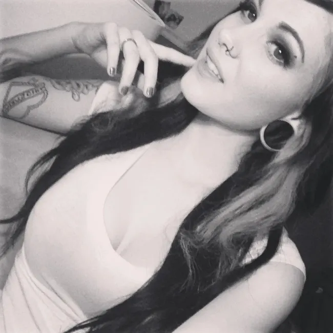 Ню ЧерноБелое маленькиесиськи, маленькиесиськи