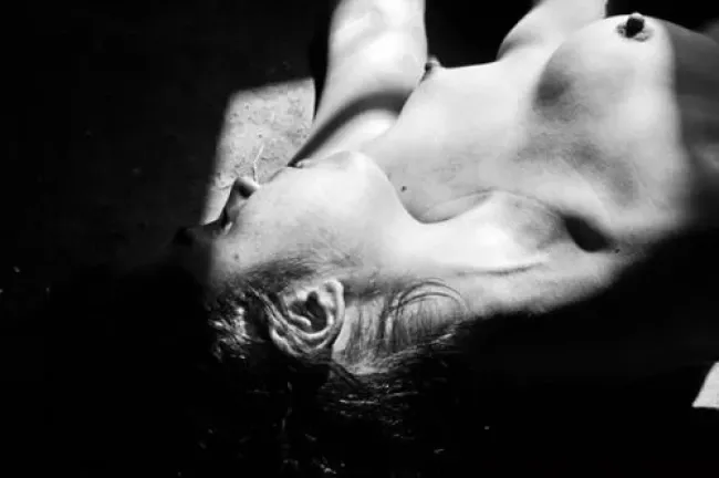 Ню #яркая#маленькиесиськи #соски #ЧерноБелое #горячее, маленькиесиськи, соски