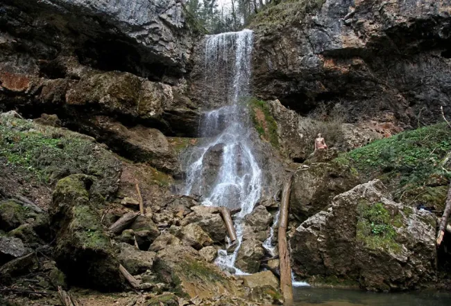 У водопада, У водопада,