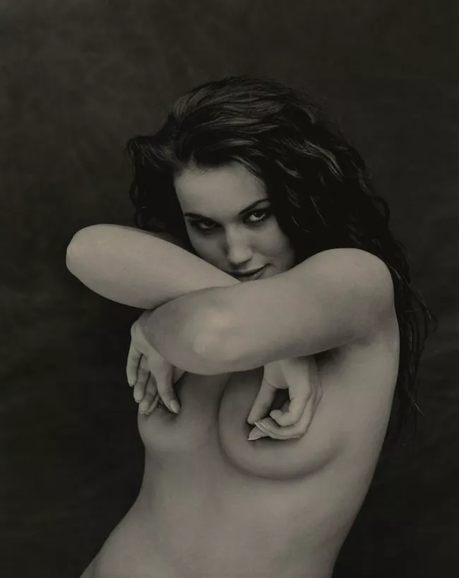 Закрутила, грудь