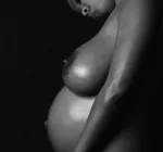 Ню :, беременная