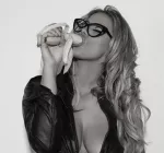 Ню, банан, Черно белое